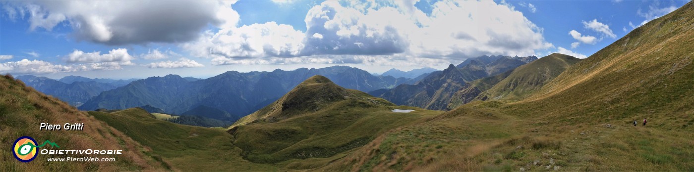 67 Dalla Bocchetta Triomen (2205 m)  ci abbassiamo al Monte Avaro (2280 m).jpg